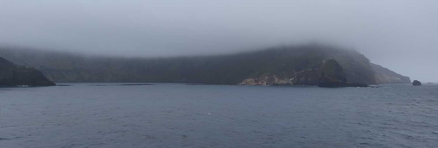 Île Saint-Paul sous la brume